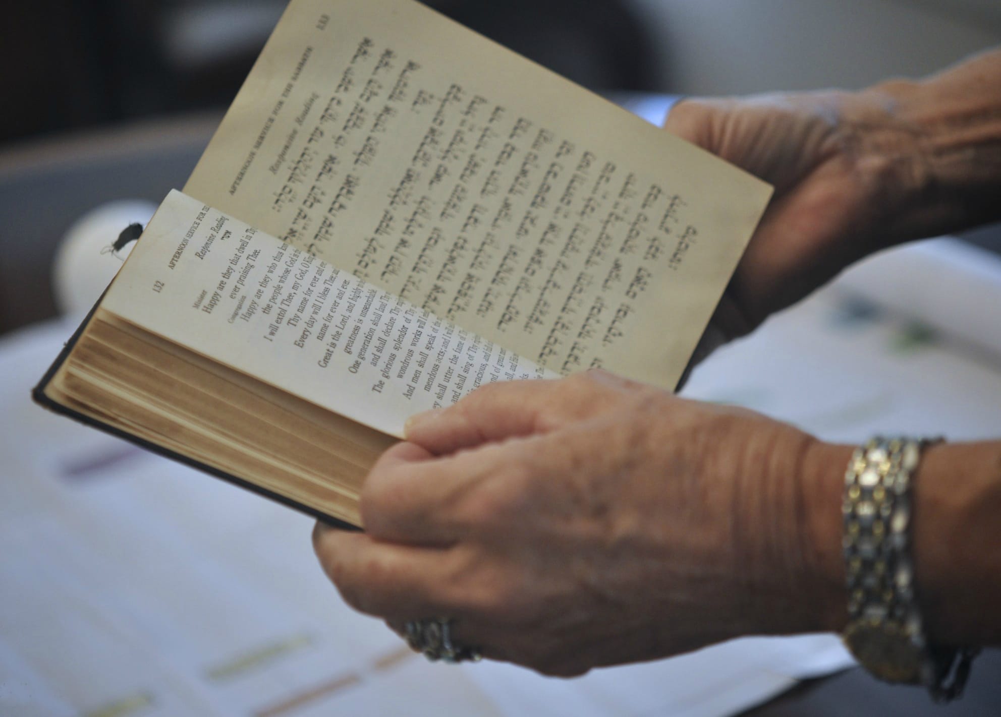 Torah Study with Student Rabbi Leah Juilian Temple Israel Long Beach