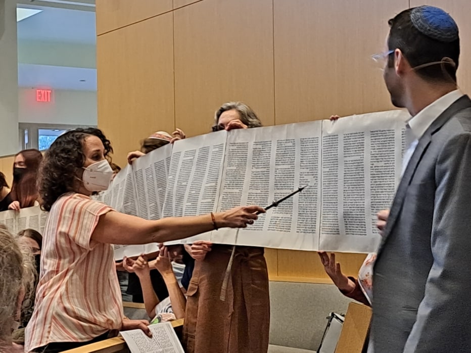Cantor Cooper Reading Torah