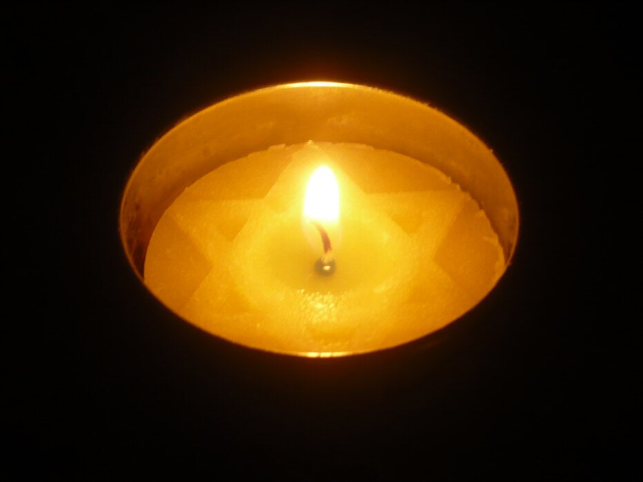 yom hashoah candle